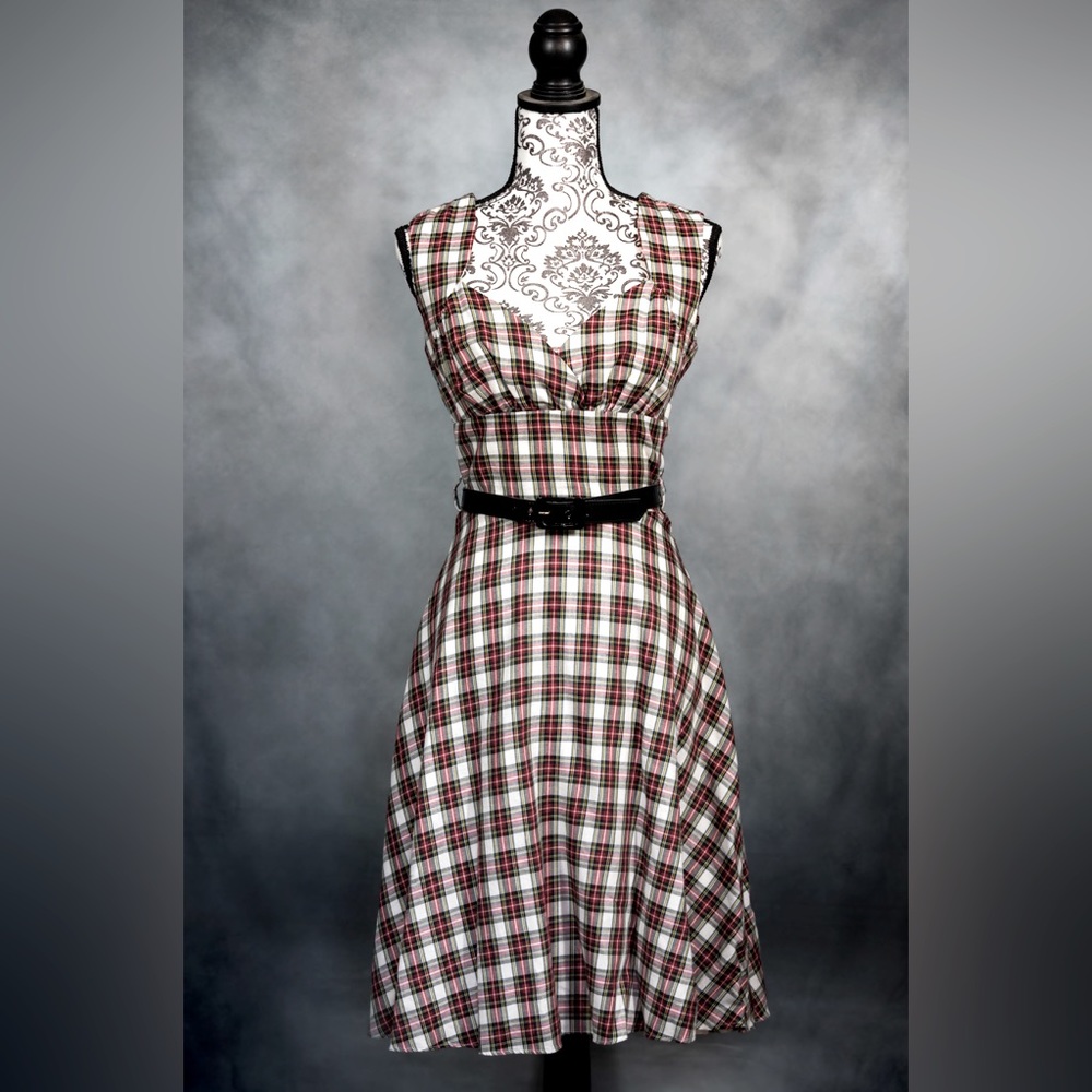 Bernie Dexter “Perfect” dress. Tartan style plaid. Size small.